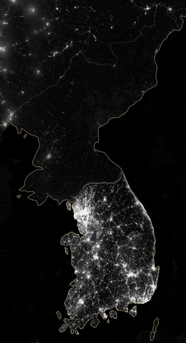 Korean Peninsula at night 2012 NASA 600x1108 1